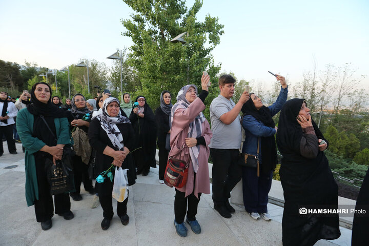 اهتزاز بزرگترین پرچم علوی بر فراز تهران