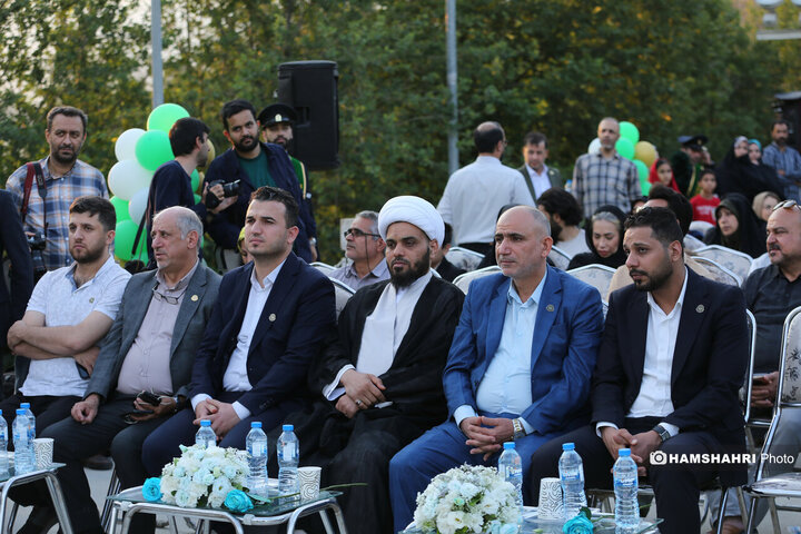 اهتزاز بزرگترین پرچم علوی بر فراز تهران
