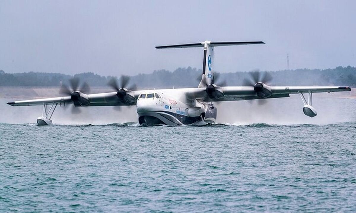 اولین هواپیمای آب نشین ایران آزمایش شد