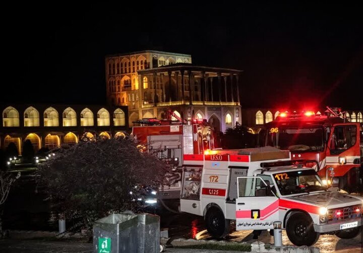 آتشسوزی در میدان نقش جهان اصفهان | ۲ واحد مسگری و قلمکاری در آتش سوختند + تصاویر