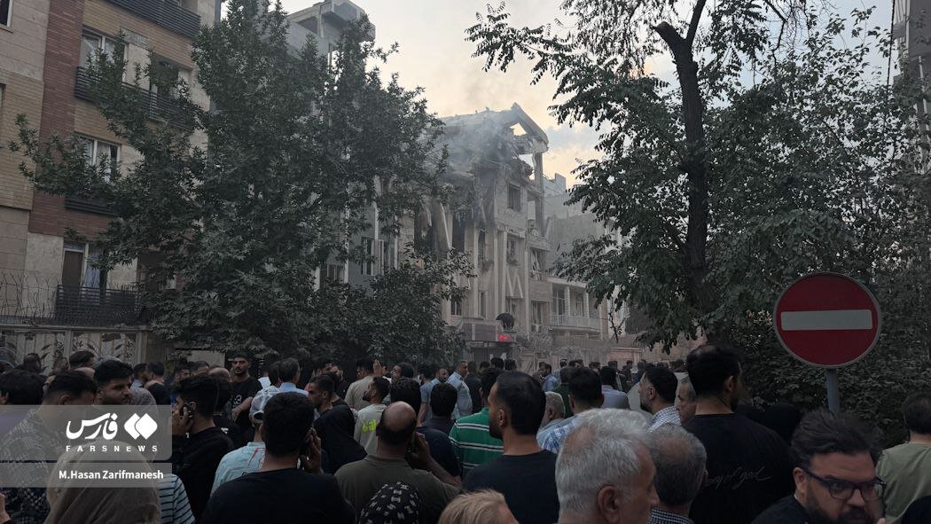 نخستین تصاویر از تخریب یک خانۀ مسکونی در نارمک تهران + ویدئو