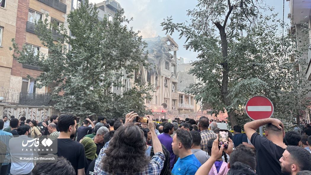 نخستین تصاویر از تخریب یک خانۀ مسکونی در نارمک تهران + ویدئو