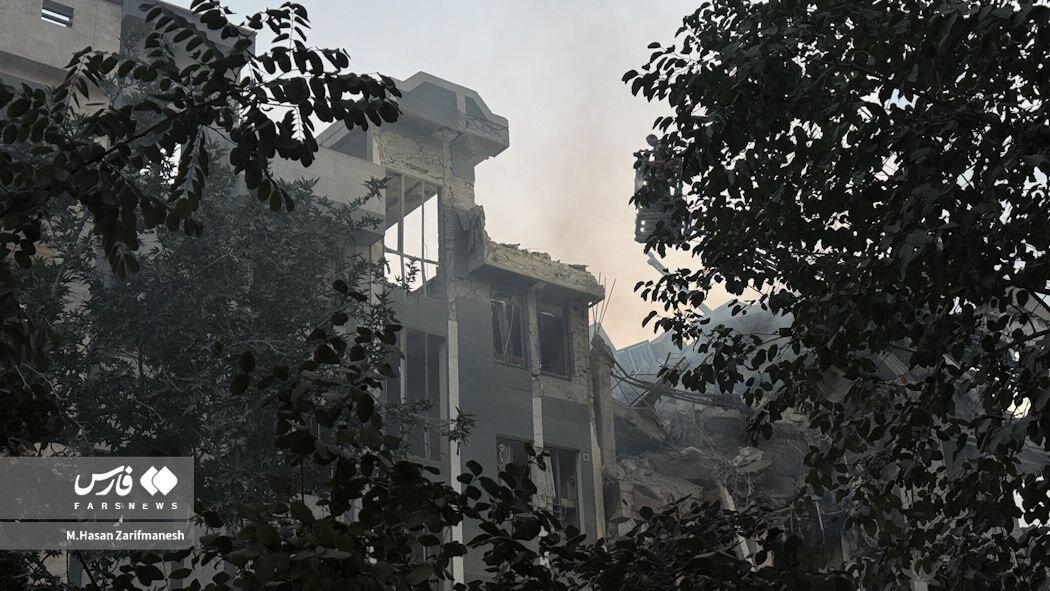 نخستین تصاویر از تخریب یک خانۀ مسکونی در نارمک تهران + ویدئو