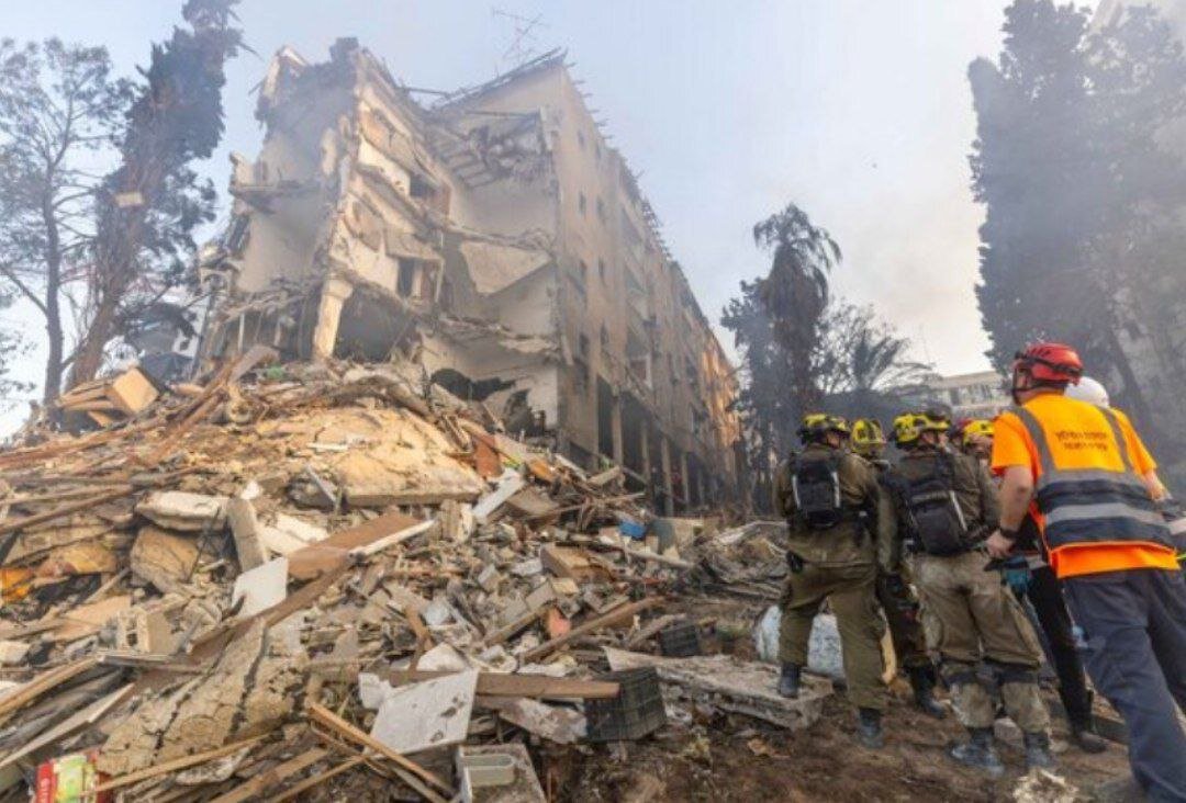 آخرین تصاویر از آثار تخریب و ویرانی ناشی از اصابت موشک‌های ایران در رحوفوت در منطقه تل آویو