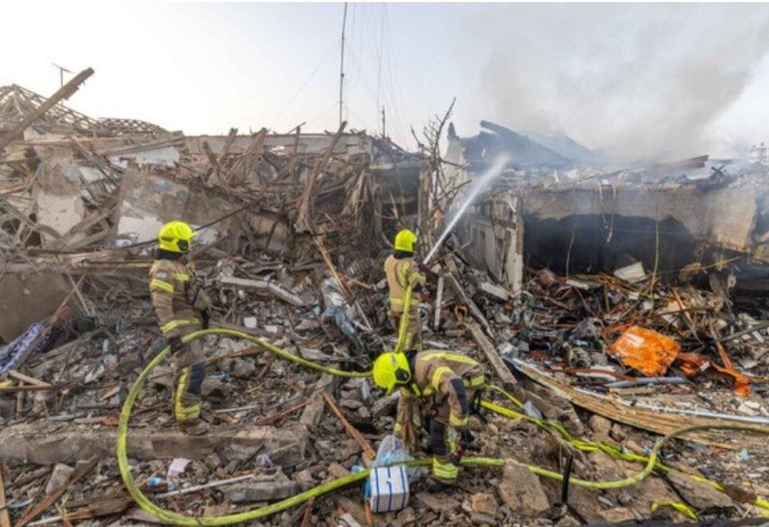 آخرین تصاویر از آثار تخریب و ویرانی ناشی از اصابت موشک‌های ایران در رحوفوت در منطقه تل آویو