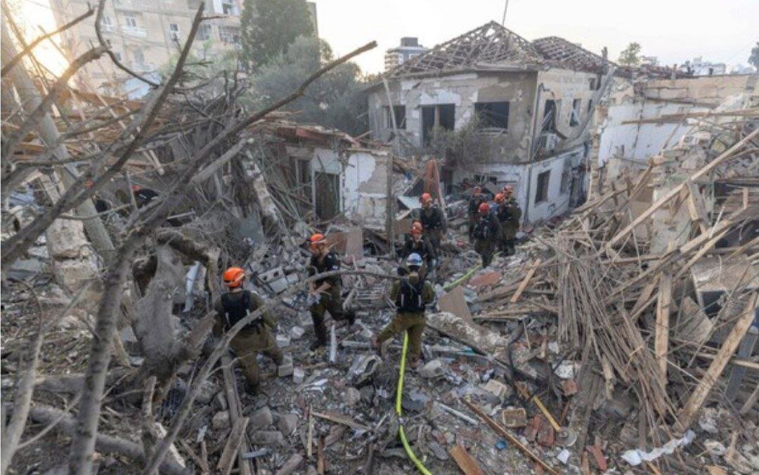 آخرین تصاویر از آثار تخریب و ویرانی ناشی از اصابت موشکهای ایران در رحوفوت در منطقه تل آویو