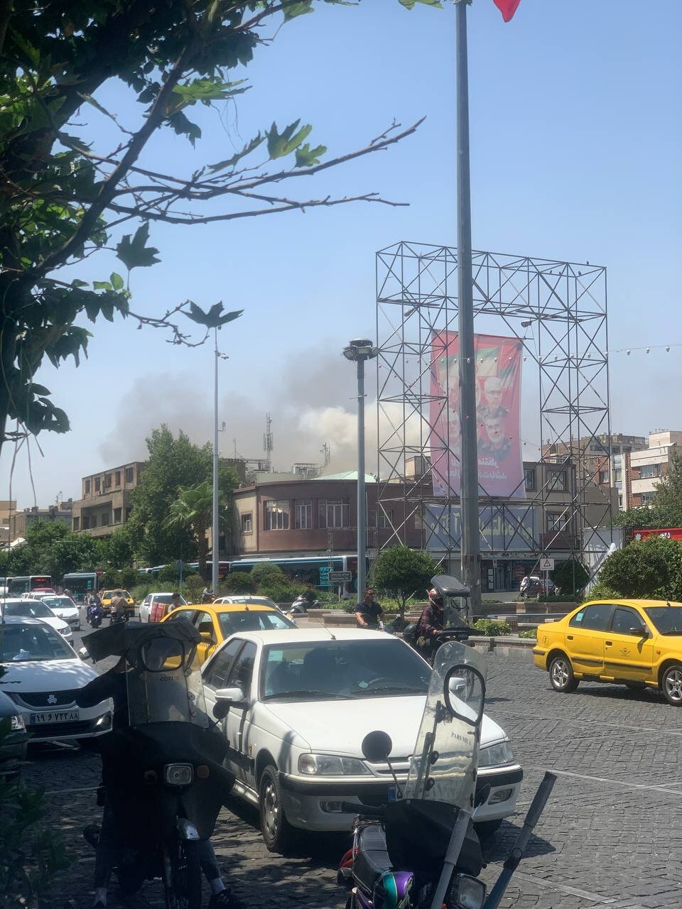 تصاویر ستون دود در مرکز تهران | وقوع حریق در انبار بزرگ کاغذ