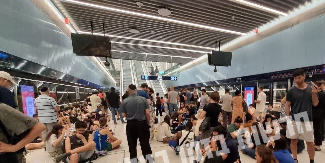 صهیونیست‌ها از ترس موشکهای ایران در ایستگاه‌های مترو پناه گرفتند | عکس