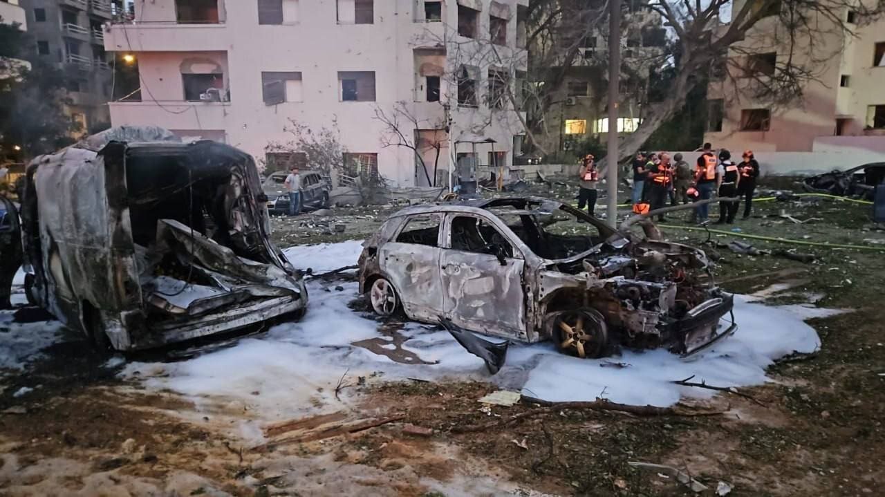 صبح شد؛ ویرانه های اسرائیل آشکار شد+ تصاویر | ببینید موشک های ایران چه کردند