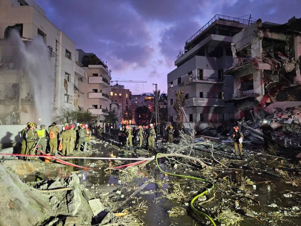 صبح شد؛ ویرانه های اسرائیل آشکار شد+ تصاویر | ببینید موشک های ایران چه کردند