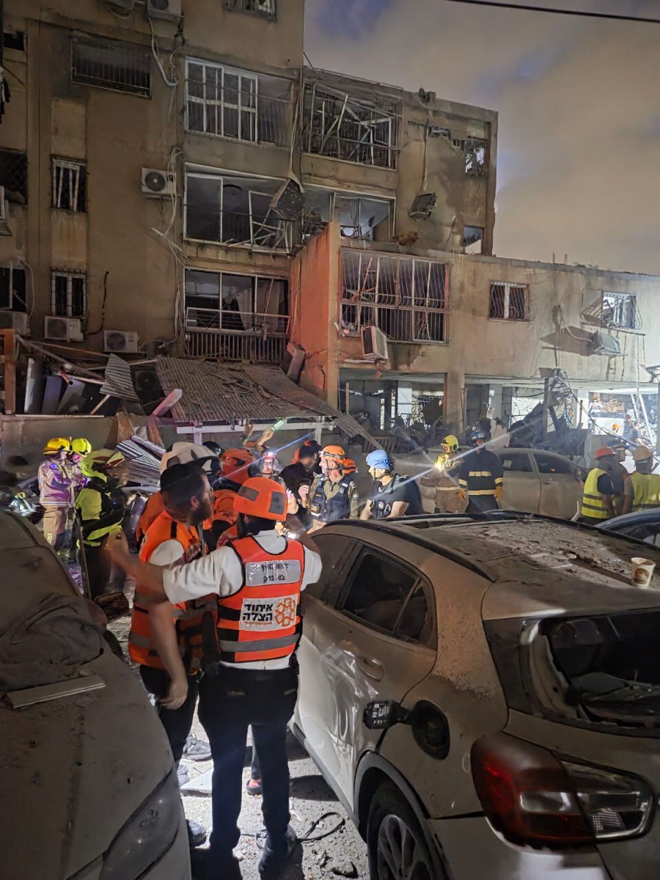 صبح شد؛ ویرانه های اسرائیل آشکار شد+ تصاویر | ببینید موشک های ایران چه کردند