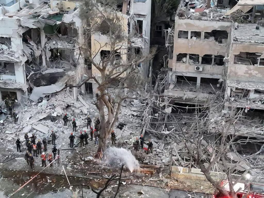 صبح شد؛ ویرانه های اسرائیل آشکار شد+ تصاویر | ببینید موشک های ایران چه کردند