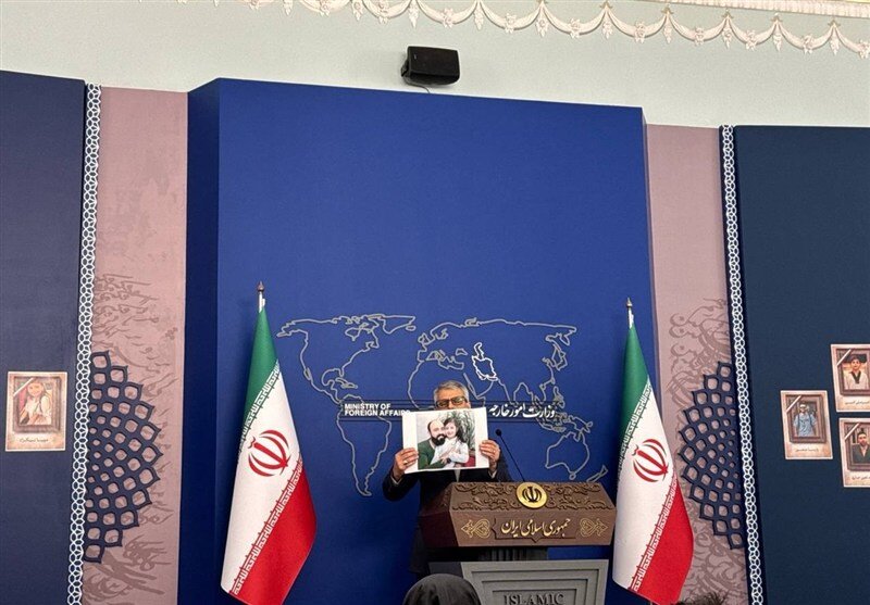 عکس هایی که بقایی به خبرنگاران نشان داد | واکنش به طرح بحث مذاکره در این شرایط | به ۳ کشور اروپایی هشدار داده بودیم | برنامه هستهای ایران زنده است