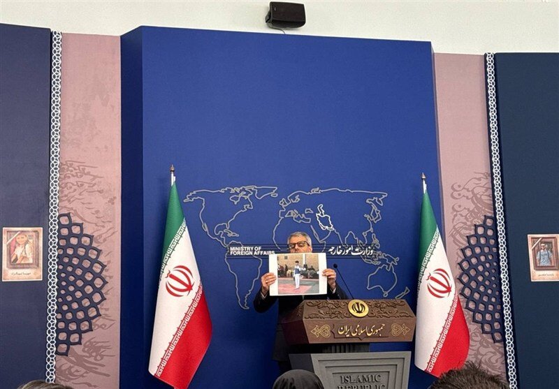 عکس هایی که بقایی به خبرنگاران نشان داد | واکنش به طرح بحث مذاکره در این شرایط | به ۳ کشور اروپایی هشدار داده بودیم | برنامه هستهای ایران زنده است