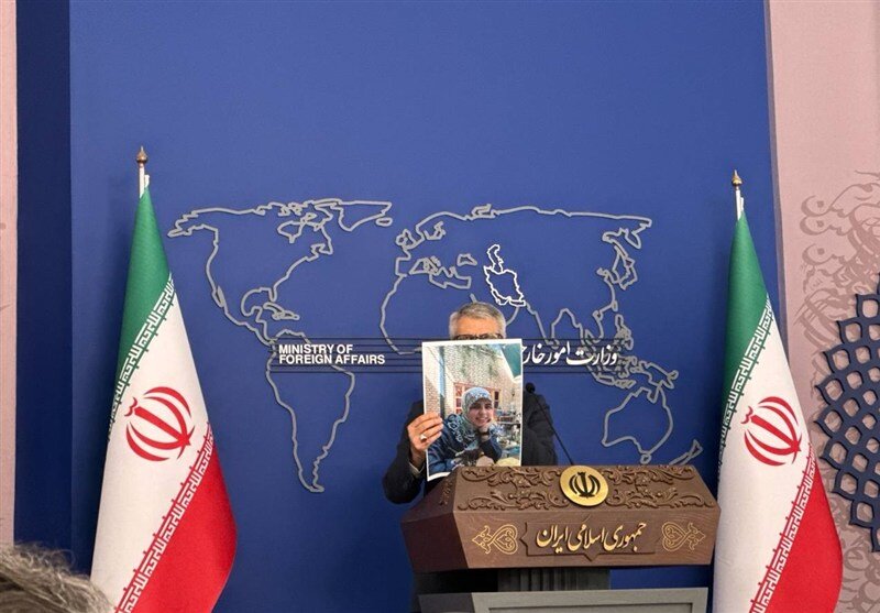 عکس هایی که بقایی به خبرنگاران نشان داد | واکنش به طرح بحث مذاکره در این شرایط | به ۳ کشور اروپایی هشدار داده بودیم | برنامه هسته‌ای ایران زنده است