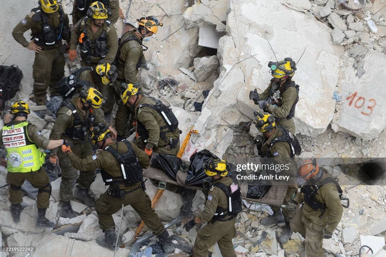 ارتش اسرائیل از زیر آوار جنازه جدیدی بیرون کشید | عکس