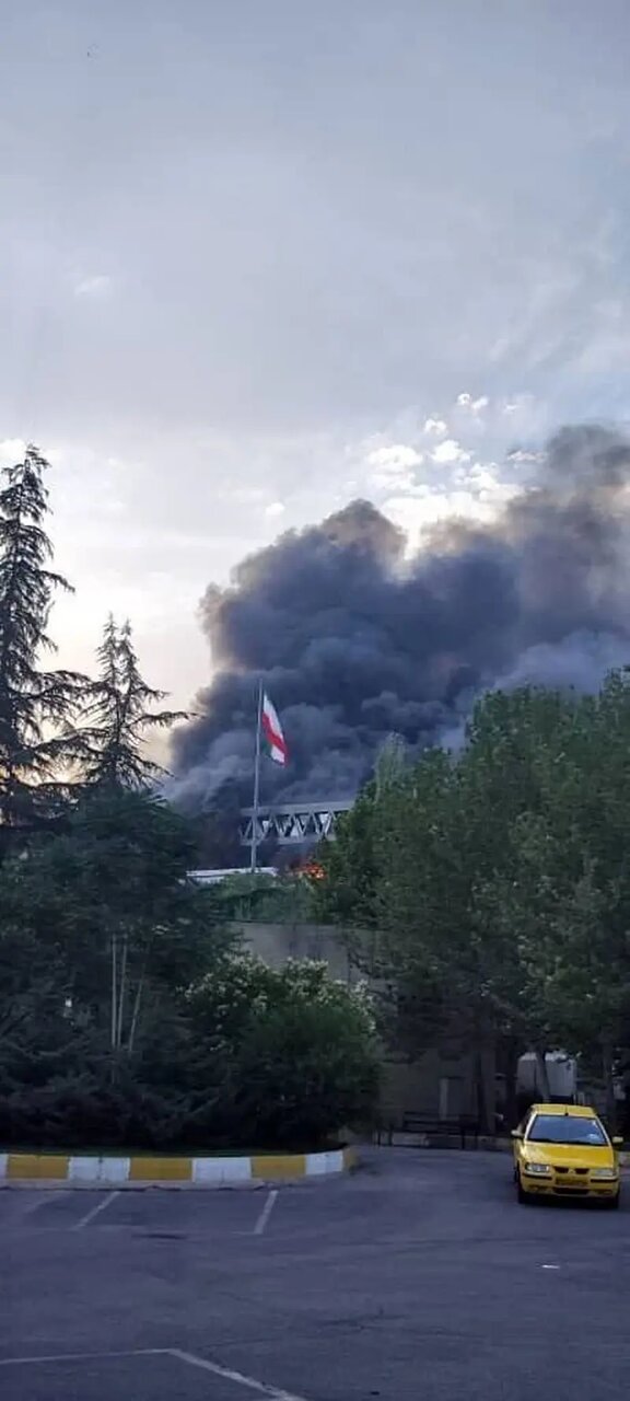 اولین عکس از ساختمان شیشه ای صدا و سیما پس از مهار آتش