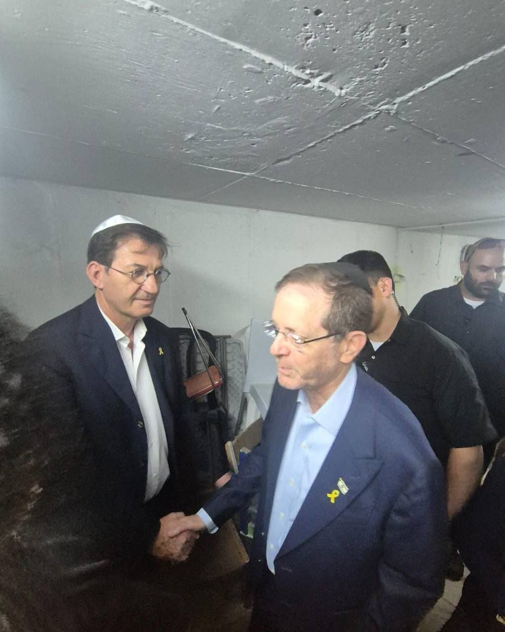 ثبت تصویر لحظه فرار رئیس رژیم صهیونیستی به پناهگاه + عکس