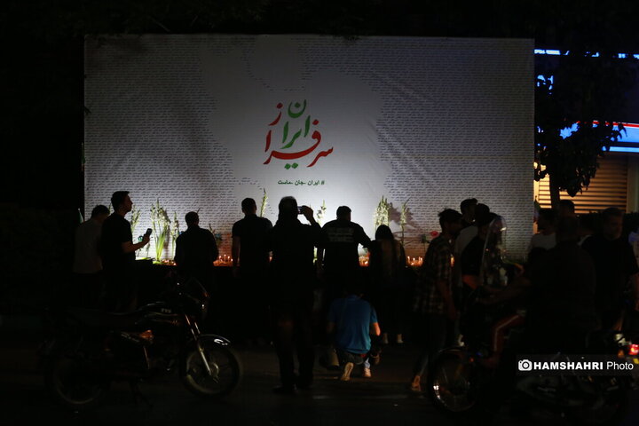 استقبال مردم از یادبود شهدای حوادث اخیر در میدان جمهوری اسلامی