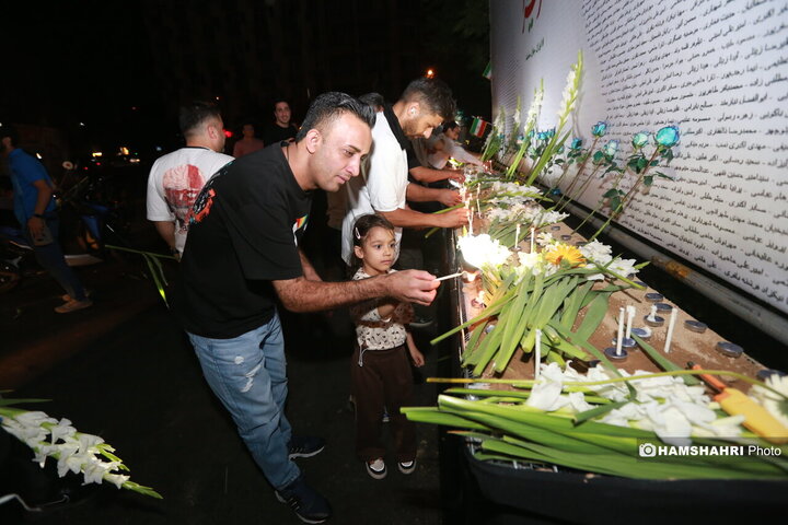 استقبال مردم از یادبود شهدای حوادث اخیر در میدان جمهوری اسلامی