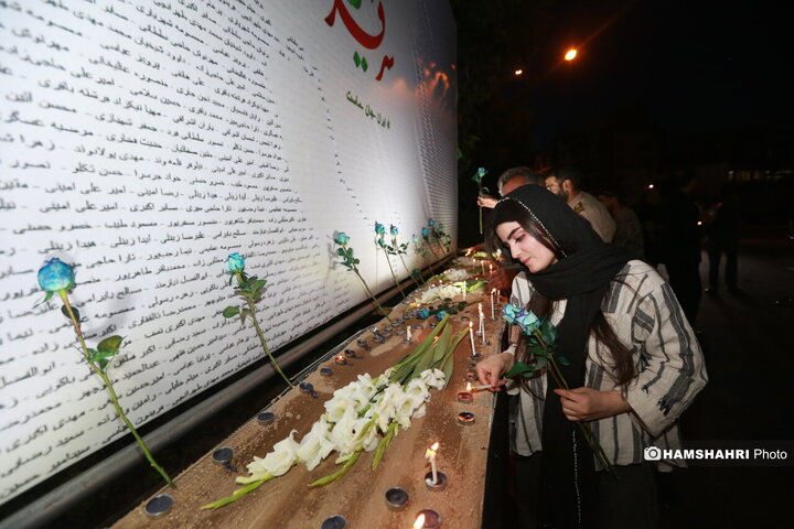 استقبال مردم از یادبود شهدای حوادث اخیر در میدان جمهوری اسلامی