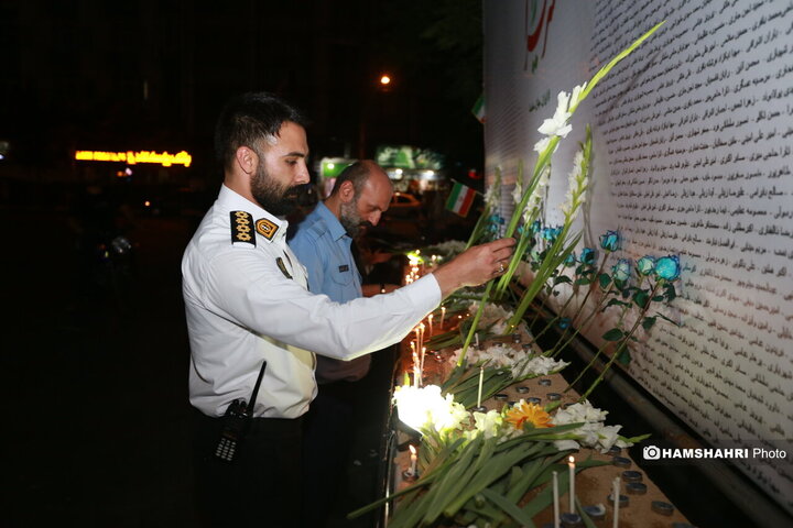 استقبال مردم از یادبود شهدای حوادث اخیر در میدان جمهوری اسلامی