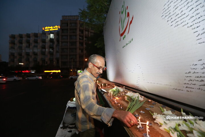 استقبال مردم از یادبود شهدای حوادث اخیر در میدان جمهوری اسلامی