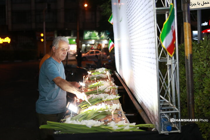 استقبال مردم از یادبود شهدای حوادث اخیر در میدان جمهوری اسلامی