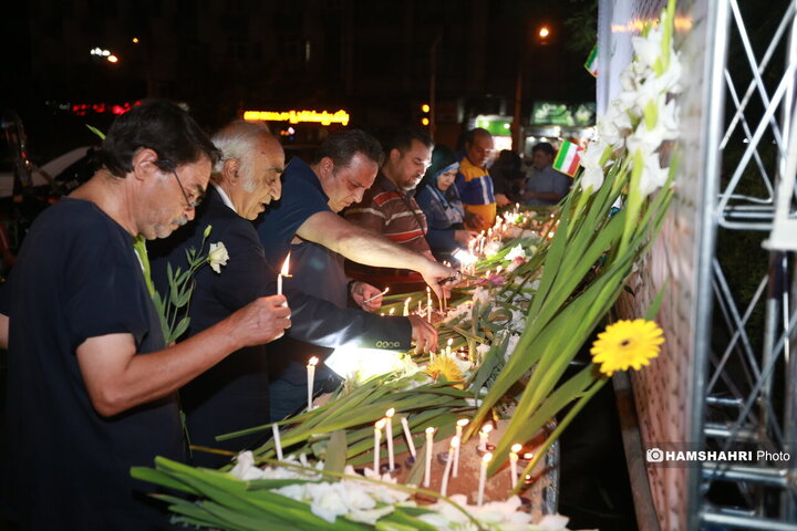 استقبال مردم از یادبود شهدای حوادث اخیر در میدان جمهوری اسلامی
