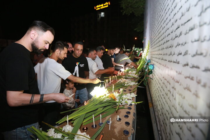 استقبال مردم از یادبود شهدای حوادث اخیر در میدان جمهوری اسلامی