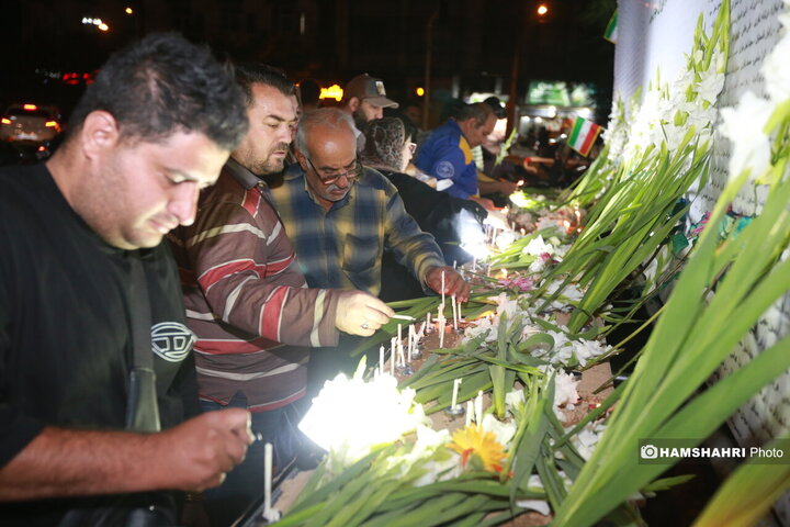 استقبال مردم از یادبود شهدای حوادث اخیر در میدان جمهوری اسلامی