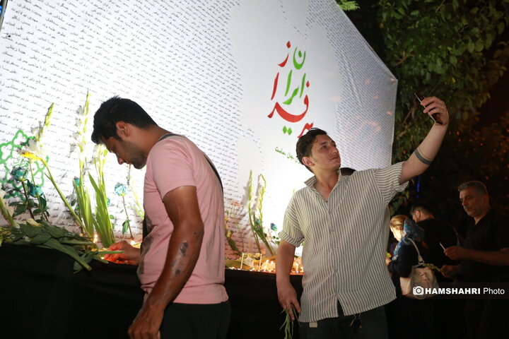 استقبال مردم از یادبود شهدای حوادث اخیر در میدان جمهوری اسلامی