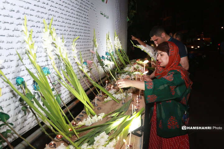 استقبال مردم از یادبود شهدای حوادث اخیر در میدان جمهوری اسلامی