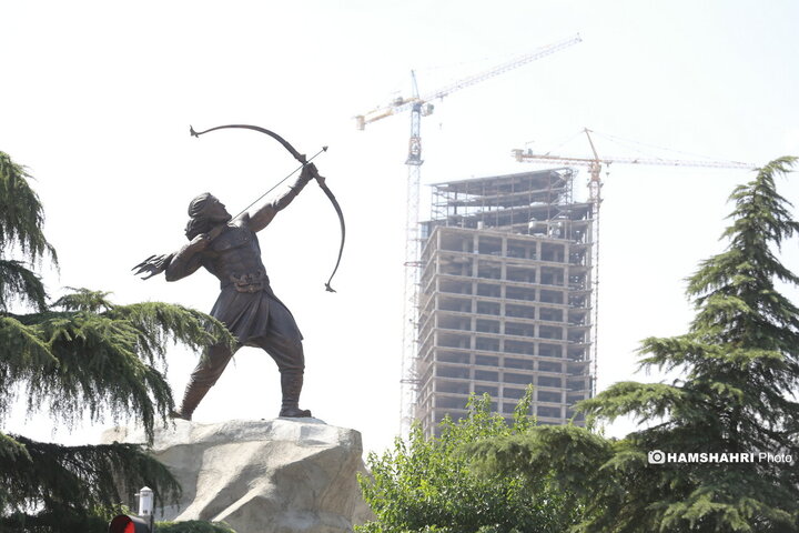 رونمایی از بزرگترین تندیس برنزی ایران