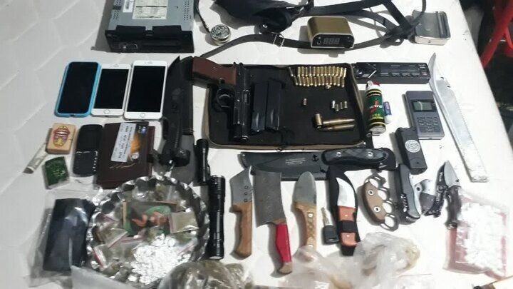 دستگیری ۲ کرجی با شمار زیادی سلاح سرد و گرم