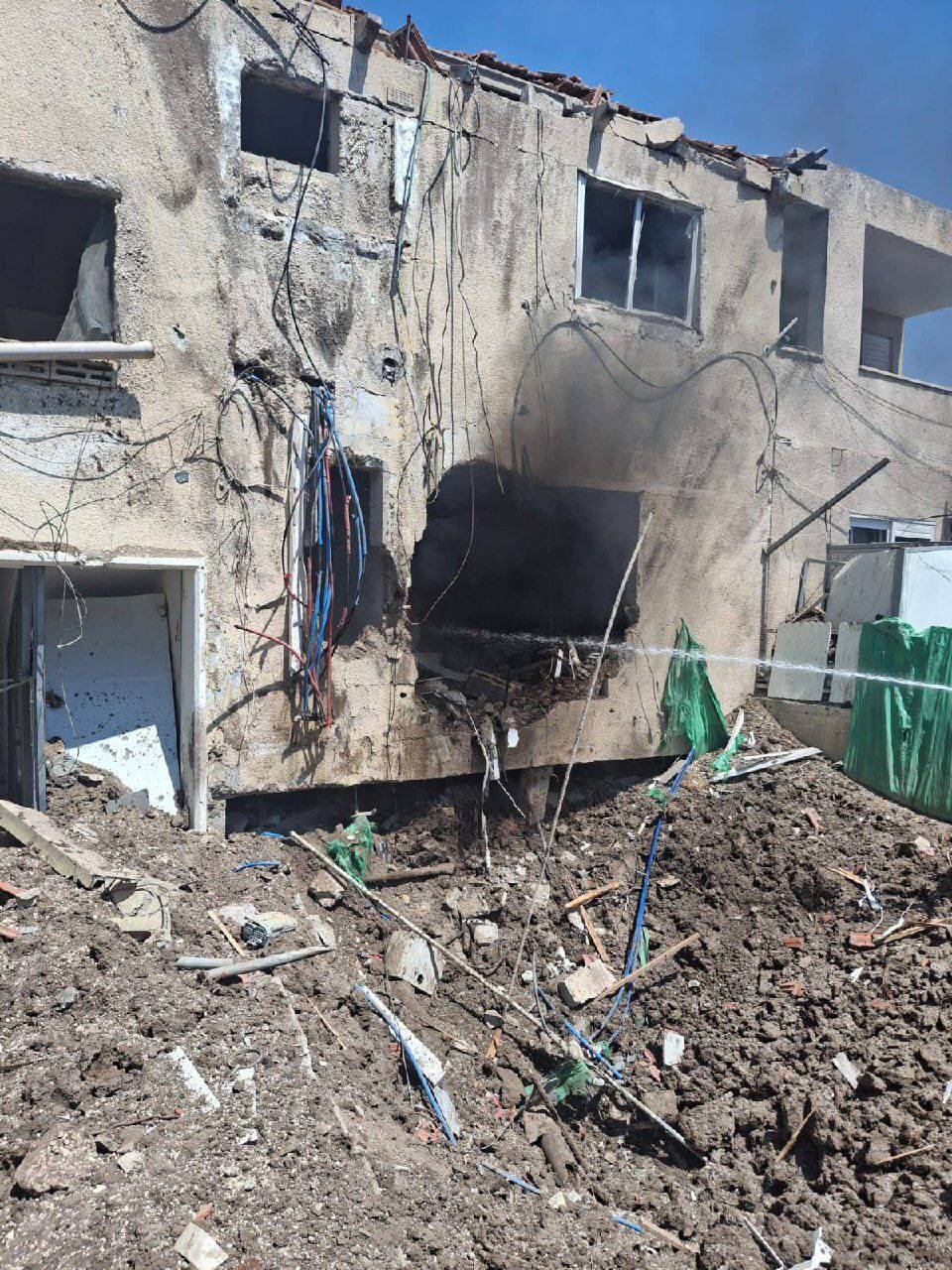 ساختمانی در شهر بیت شین که توسط یک پهپاد ایرانی به ویرانه تبدیل شده است | تصاویر