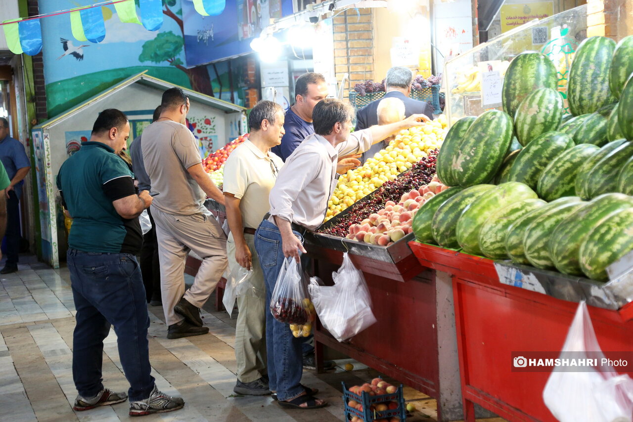 خرید روز مره مردم در میادین میوه و تره بار
