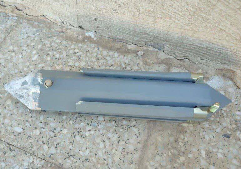 افتادن تکه ای از پرتابه جاسوسی اسرائیلی درحیاط یک خانه+ عکس