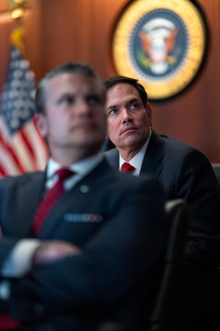 تصاویر اتاق جنگ ترامپ در زمان حملات به ایران | واکنش ها را ببینید