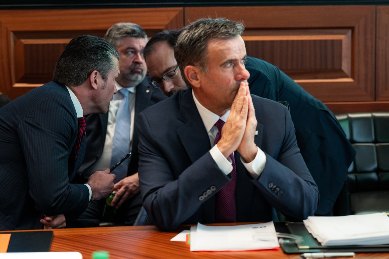 تصاویر اتاق جنگ ترامپ در زمان حملات به ایران | واکنش ها را ببینید