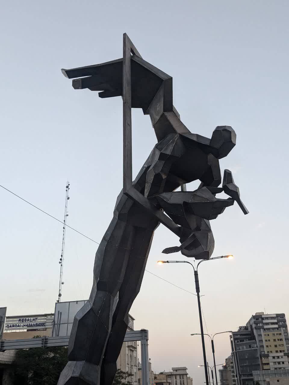 نگهبان مهربانی در سعادتآباد نشست