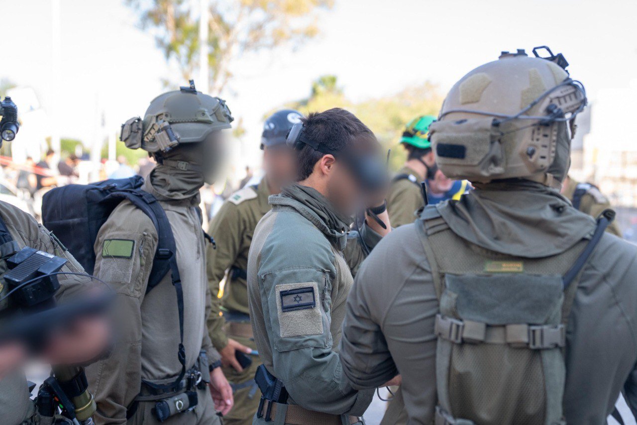 سگ‌های صهیونیست به‌دنبال مفقودی‌ها | تصاویر