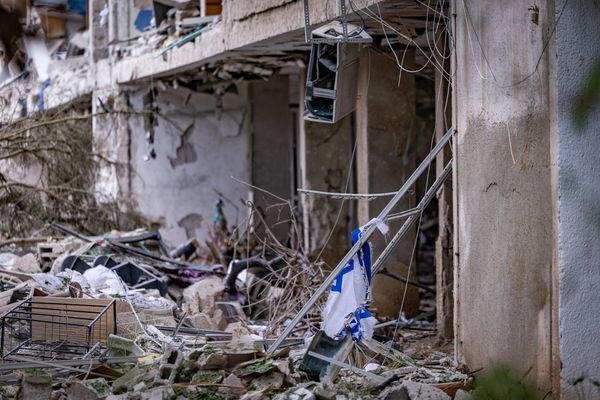 تصاویر برگزیده‌ای از آثار حمله موشکی ایران به تل‌آویو و حیفا در صبح امروز