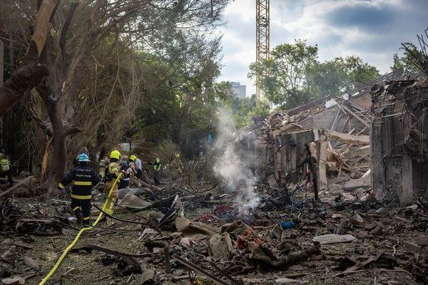 تصاویر برگزیدهای از آثار حمله موشکی ایران به تلآویو و حیفا در صبح امروز