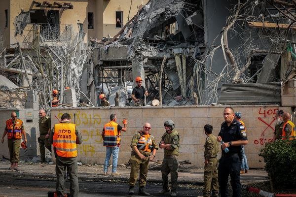 تصاویر برگزیدهای از آثار حمله موشکی ایران به تلآویو و حیفا در صبح امروز