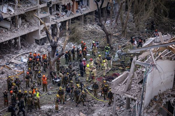 تصاویر برگزیده‌ای از آثار حمله موشکی ایران به تل‌آویو و حیفا در صبح امروز