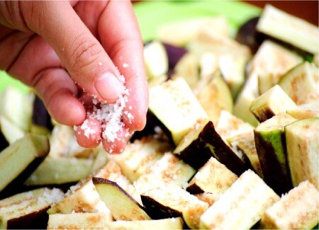 چرا خورش بادمجان تلخ می شود؟ چاره چیست؟