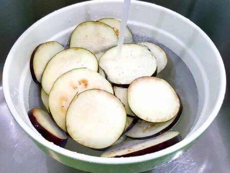 چرا خورش بادمجان تلخ می شود؟ چاره چیست؟