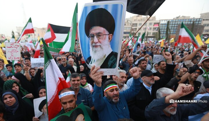 اجتماع مردمی در حمایت و تشکر از نیروهای مسلح در میدان انقلاب