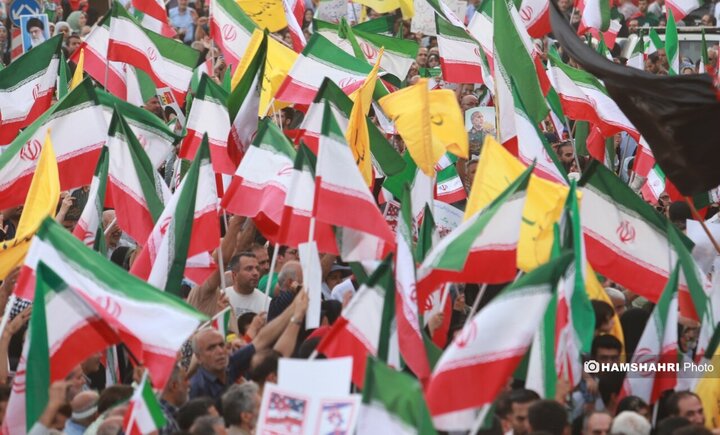 اجتماع مردمی در حمایت و تشکر از نیروهای مسلح در میدان انقلاب